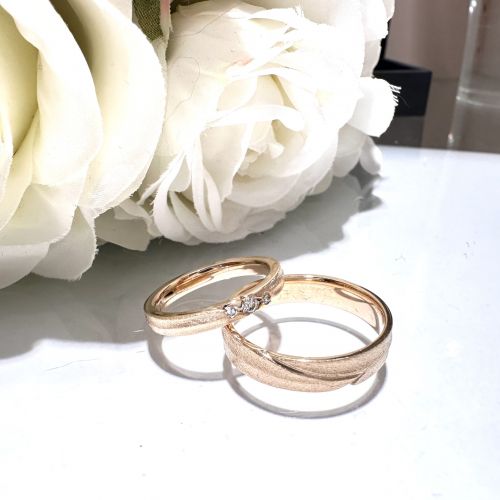 Trauringe Berlin in Gold mit Diamant