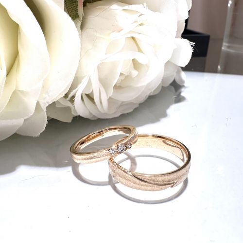 Trauringe Berlin in Gold mit Diamant