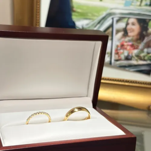 Trauringe Berlin in einer Schachtel